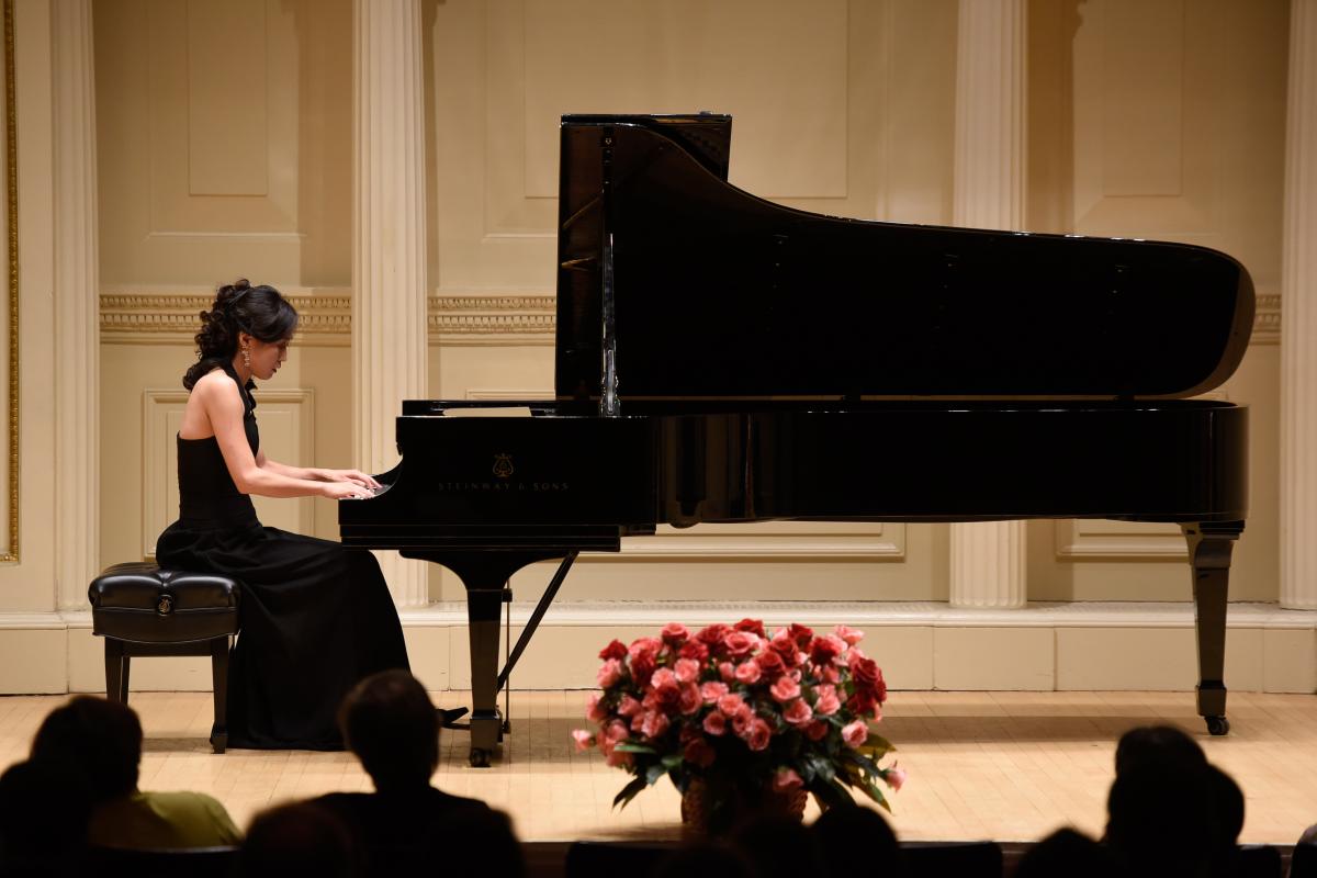 HHSOM DMA student Hyorim Lee playing in Carnegie Hall's Weill Recital on December 20, 2014. 